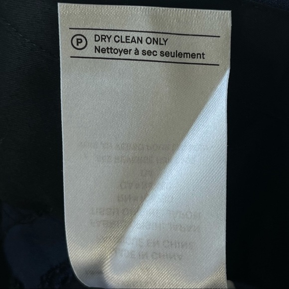 Vince. navy blue rolled hem pants 82% triacetate 18% polyester dress pants sz 4 - Picture 9 of 13